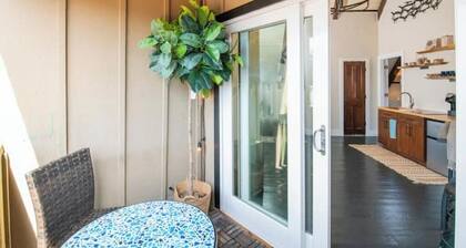 Remodeled Lofted Apartment over Ooey Gooey Café