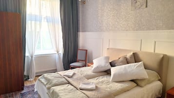 4 bedrooms, travel crib, WiFi, bed sheets