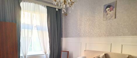 4 bedrooms, travel crib, WiFi, bed sheets