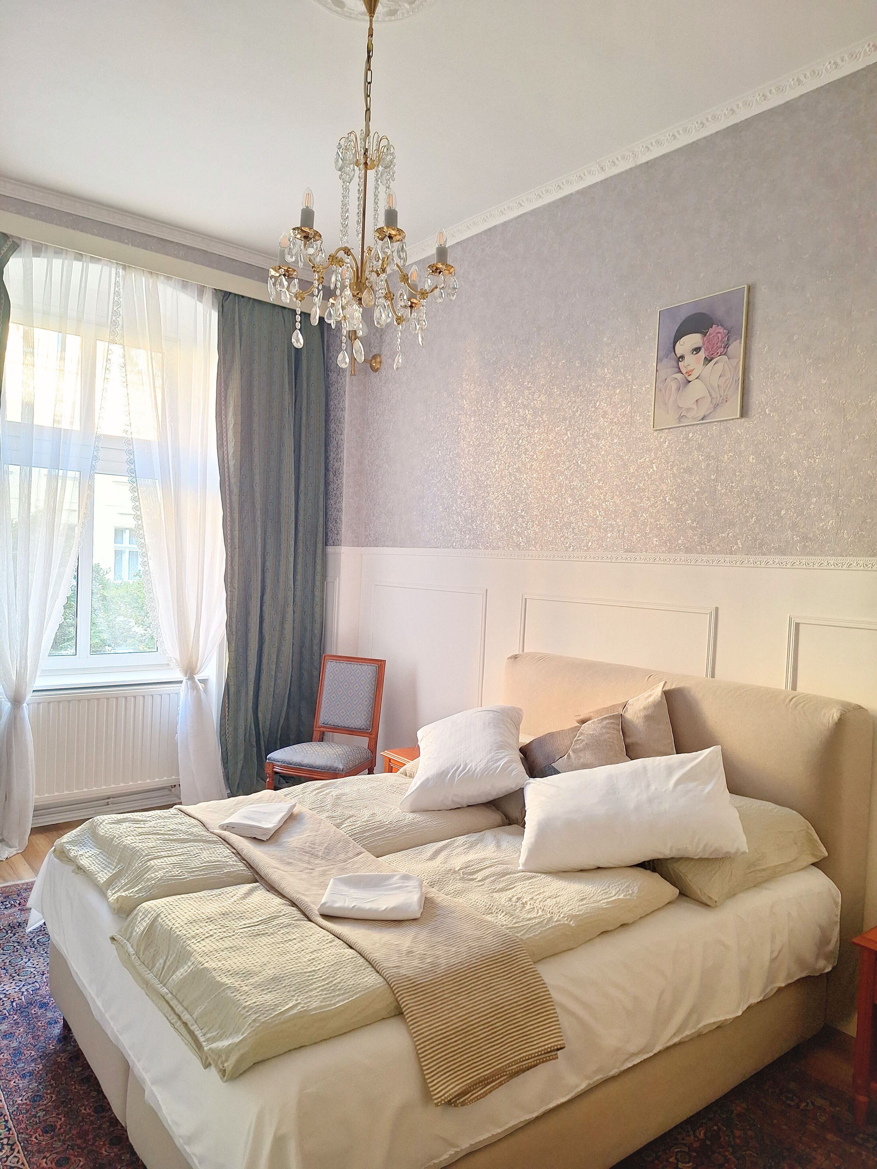 4 bedrooms, travel crib, WiFi, bed sheets