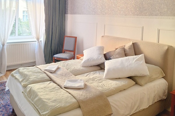 4 bedrooms, travel crib, WiFi, bed sheets