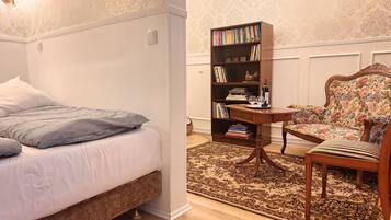 4 bedrooms, travel cot, WiFi, bed sheets
