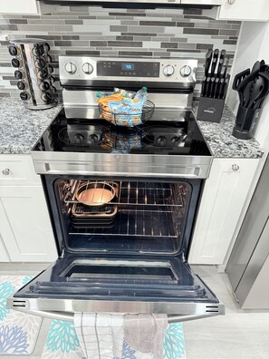 Private kitchen - Houston Haven•3BR/3Bth/5bed•NRG,Med-Ctr,DT (Houston)