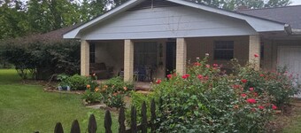 Warm and welcoming farmhouse, nestled on our 198 year old family fàrm