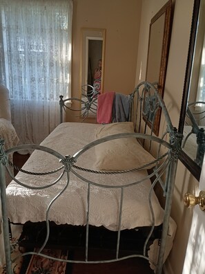 3 bedrooms, bed sheets