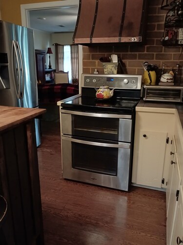 Warm and welcoming farmhouse, nestled on our 198 year old family fàrm