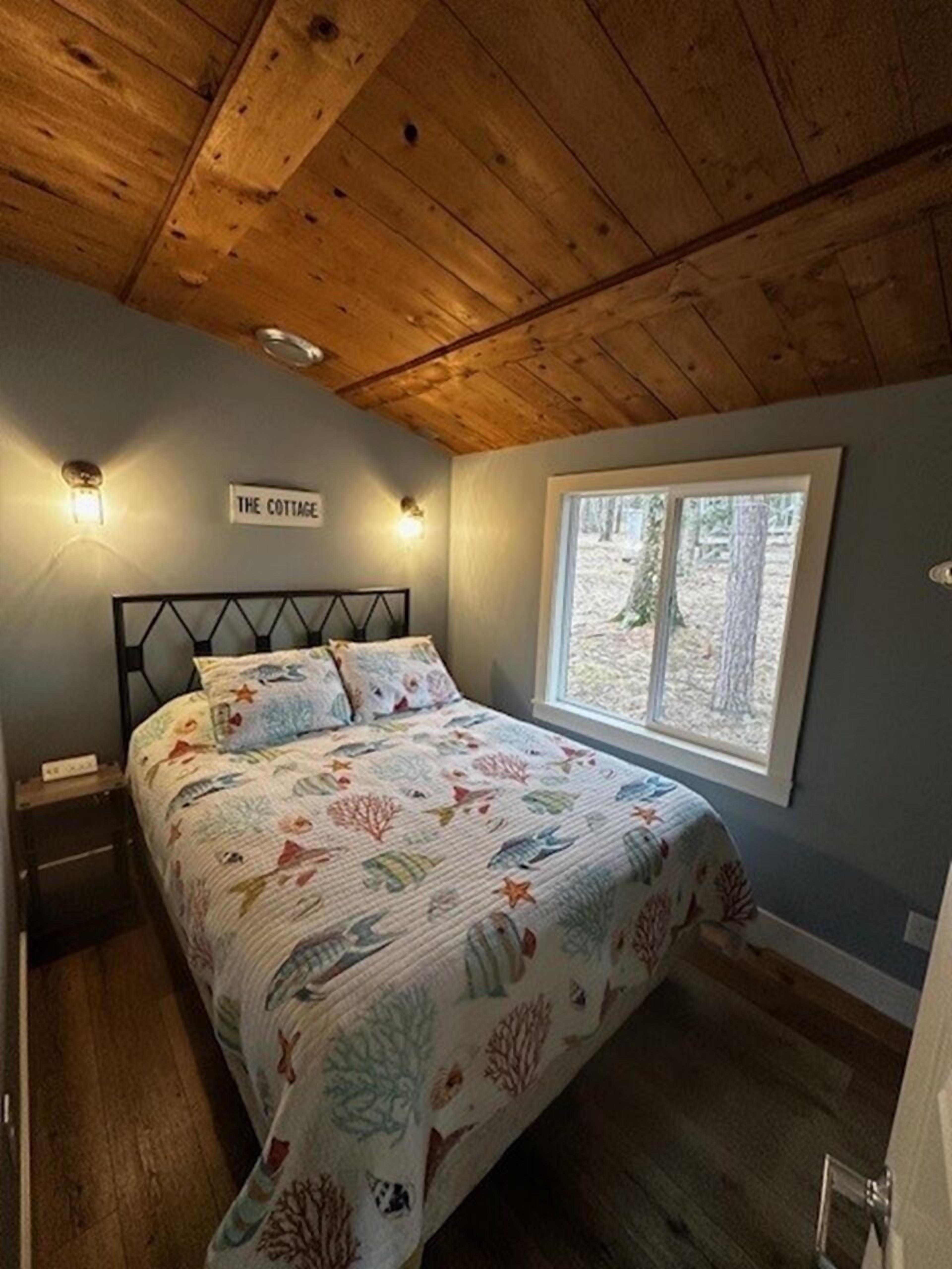 2 bedrooms, travel crib, free WiFi, bed sheets