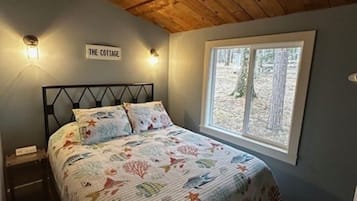 2 bedrooms, travel crib, free WiFi, bed sheets