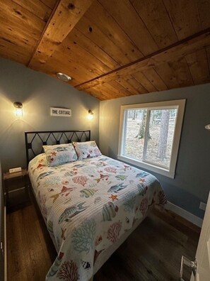 2 bedrooms, travel crib, free WiFi, bed sheets