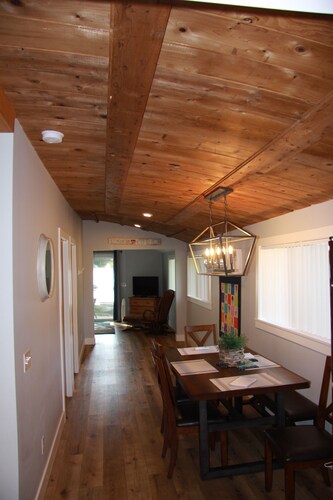 Charming 2-bedroom cottage on all-sports Pretty Lake in Mecosta MI