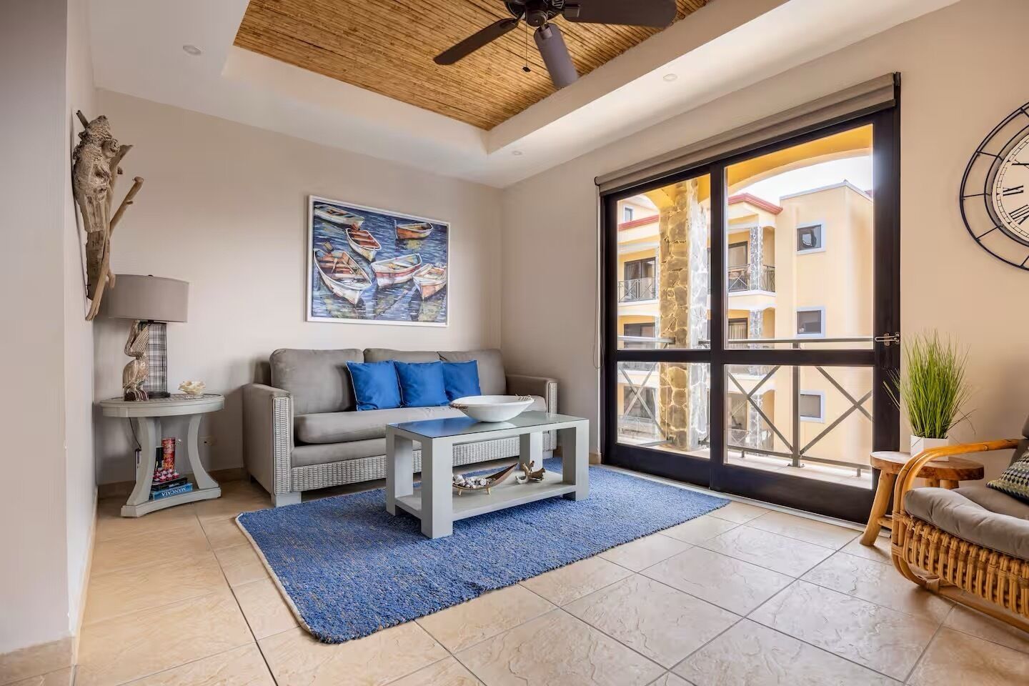 客房内保险箱、熨斗/熨衣板、免费 WiFi