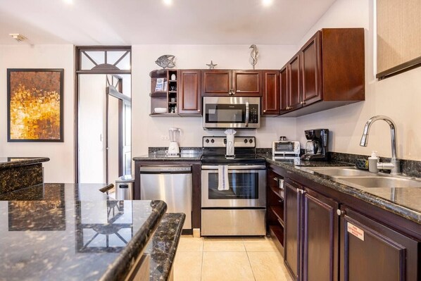 Caja fuerte, tabla de planchar con plancha, wifi gratis