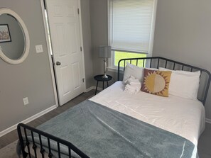 2 bedrooms, iron/ironing board, Internet, bed sheets