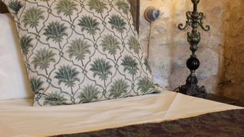 Iron/ironing board, travel cot, WiFi, bed sheets