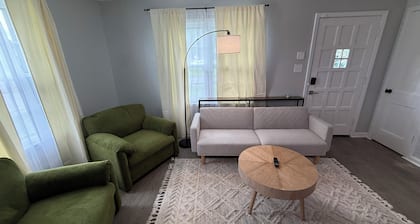 Charming 2-bedroom house in welcoming Fremont with AC
