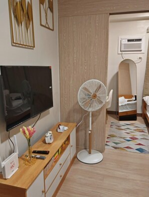 Iron/ironing board, free WiFi, bed sheets
