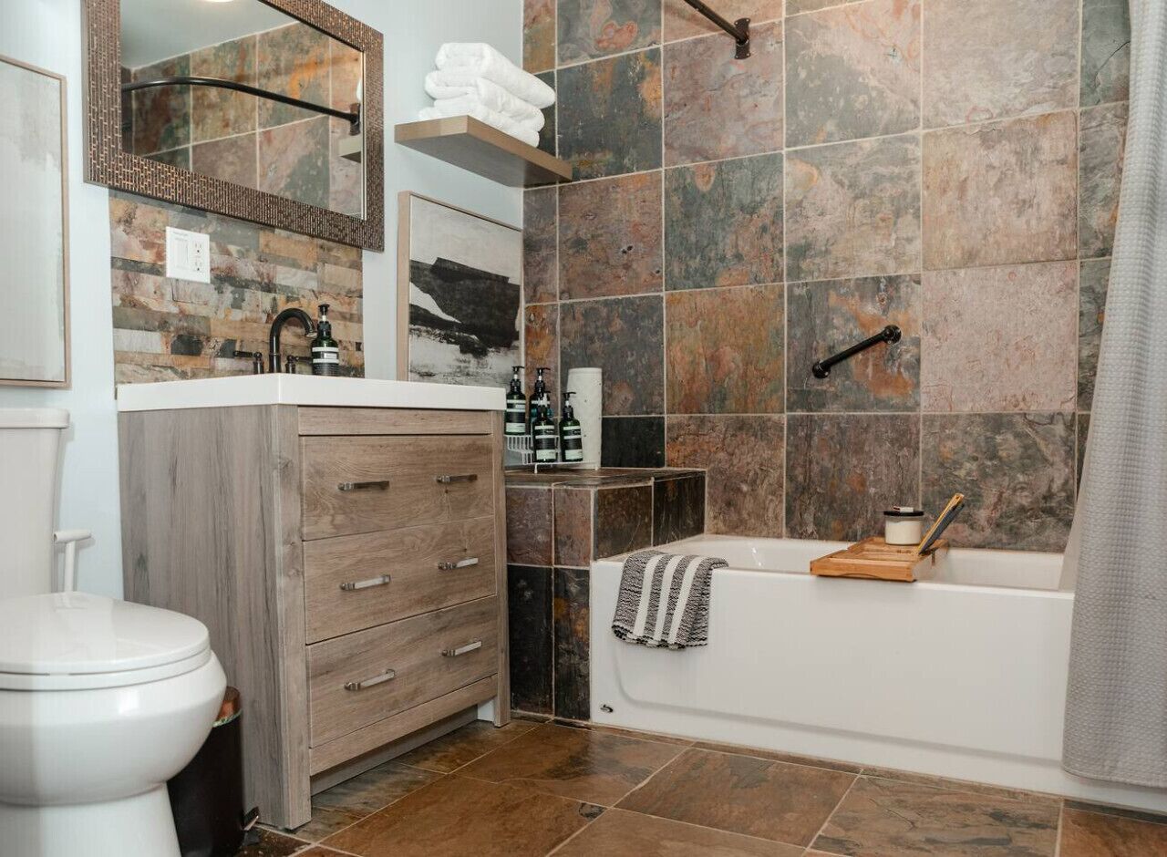 Haartrockner, Bidet, Handtücher, Seife