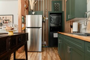 Fridge, microwave, stovetop, dishwasher - 1 bd,1 bth pet friendly patio close to Sedona (Lake Montezuma)
