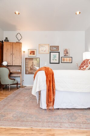 1 bedroom, desk, iron/ironing board, travel crib - 1 bd,1 bth pet friendly patio close to Sedona (Lake Montezuma)