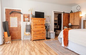 1 chambre, fer et planche à repasser, Wi-Fi gratuit, draps fournis