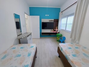 Iron/ironing board, WiFi, bed sheets