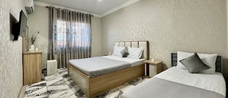 Cortinas blackout, tabla de planchar con plancha y wifi gratis