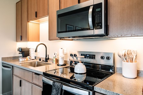 Fridge, microwave, oven, stovetop. Prime Eagle River Stay : Walkable Location
