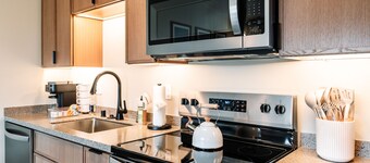 Prime Eagle River Stay : Walkable Location