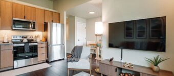 Prime Eagle River Stay : Walkable Location