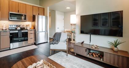 Prime Eagle River Stay : Walkable Location