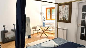 1 chambre, fer et planche Ă  repasser, Wi-Fi gratuit, draps fournis