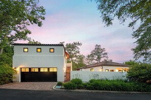 Exterior - Winter Escape Coastal Villa: 40% Off Stays November–January! (Santa Barbara)