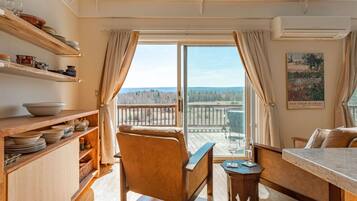 TV, fireplace, stereo