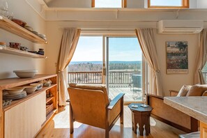 تلفزيون، مدفأة، ستيريو