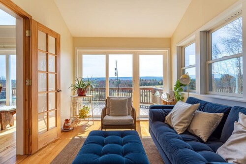 Serene & Bright: Minnewaska Mtn Views ~ Deck ~BBQ