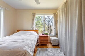 3 bedrooms, desk, iron/ironing board, WiFi