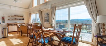 Serene & Bright: Minnewaska Mtn Views ~ Deck ~BBQ