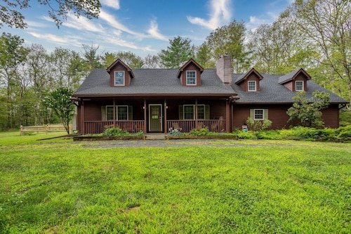 Spacious Fam Retreat: Hot Tub, Fire Pit, BBQ