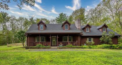 Spacious Fam Retreat: Hot Tub, Fire Pit, BBQ