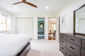 4 bedrooms, desk, iron/ironing board, travel crib