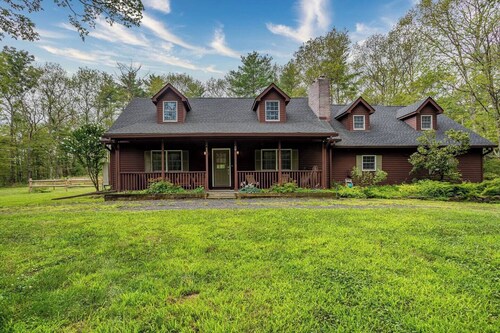 Spacious Fam Retreat: Hot Tub, Fire Pit, BBQ