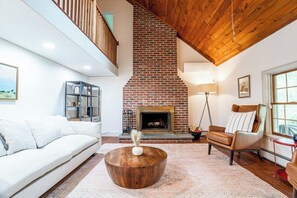 TV, fireplace, stereo