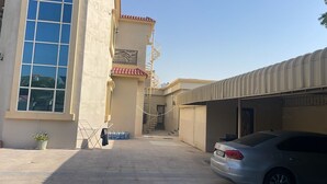المنطقة المحيطة بالمنشأة