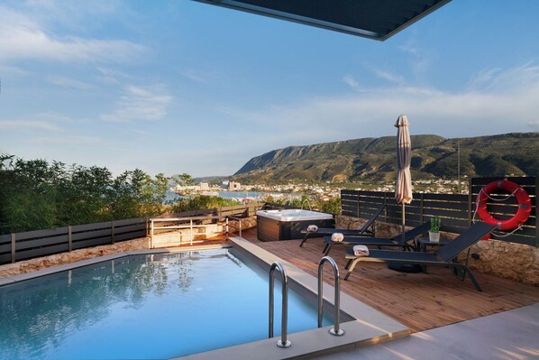 Pool - Thearia 2-bedroom villa in fabulous Chania with private pool and jacuzzi (CHANIA)