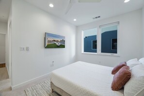 3 bedrooms, internet, bed sheets