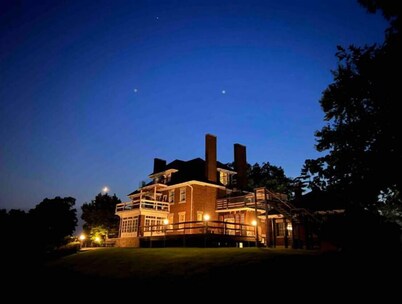 The Sky Mansion Lake View EV Charger