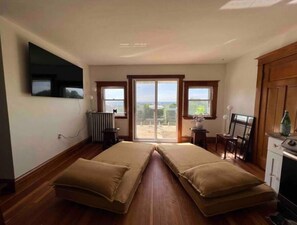 1 bedroom, desk, travel crib, free WiFi