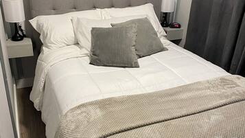 2 habitaciones, tabla de planchar con plancha y cuna de viaje