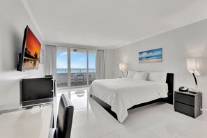 1 bedroom, iron/ironing board, free WiFi, bed sheets - Beachfront Balcony Room (Fort Lauderdale)