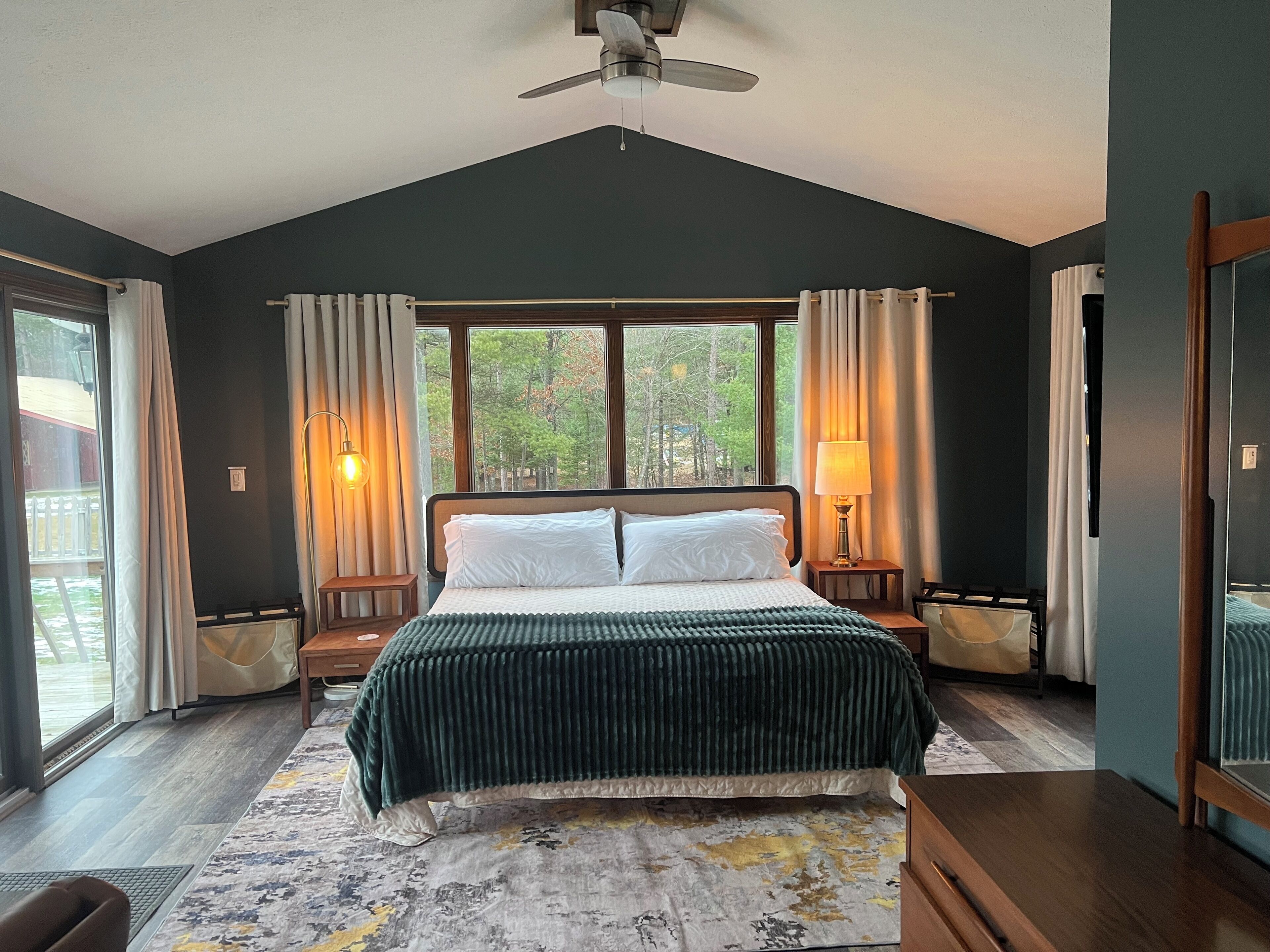 5 bedrooms, WiFi, bed sheets